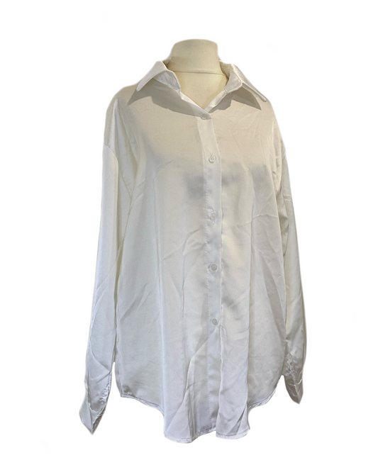Chemise satinée blanche